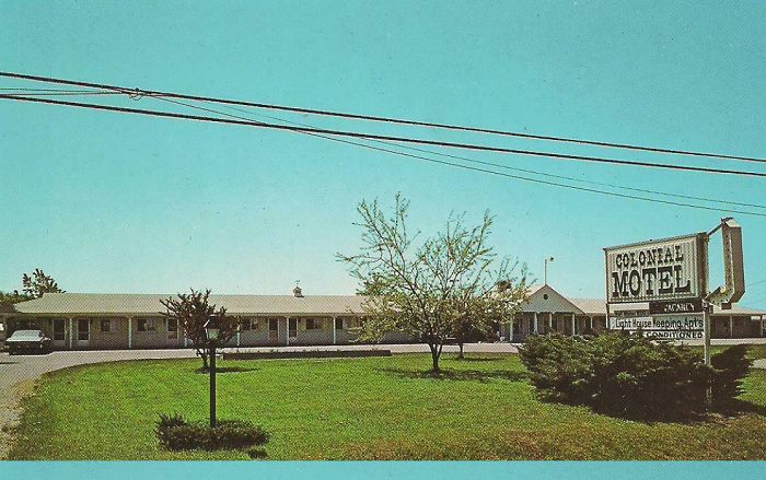 Colonial Motel - Old Postcard Photo